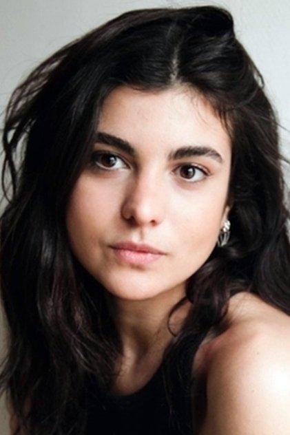 Léa Léviant - Actor Profile Photo