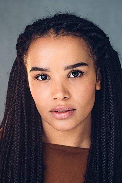 Zoë Robins - Actor Profile Photo