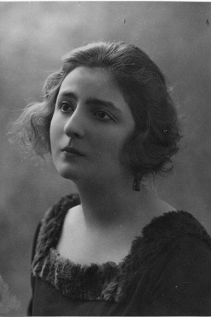 Hélène Darly - Actor Profile Photo