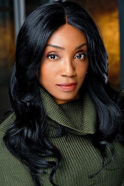 Elle Young - Actor Profile Photo