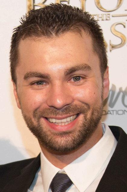 Aaron Burns - Actor Profile Photo