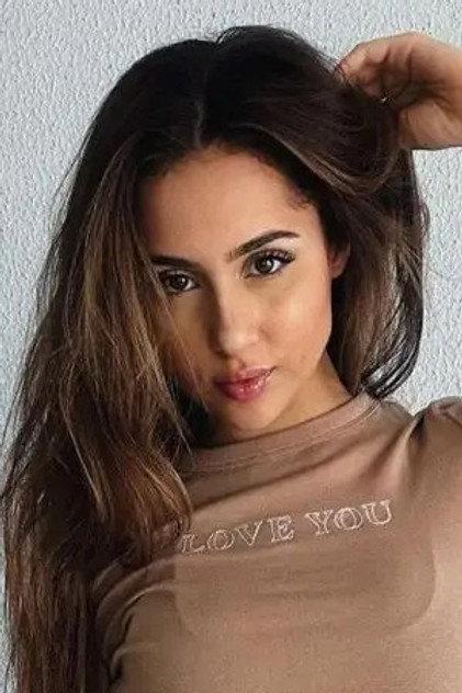 Bia Torres - Actor Profile Photo