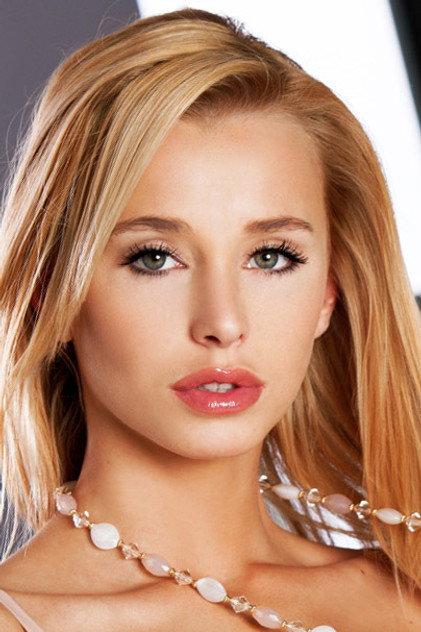 Dominika Jandlová - Actor Profile Photo