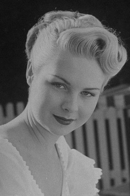 Lois Hall - Actor Profile Photo