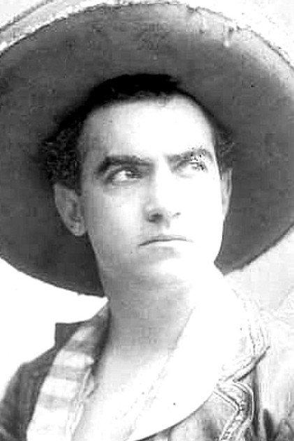 E.L. Fernandez - Actor Profile Photo