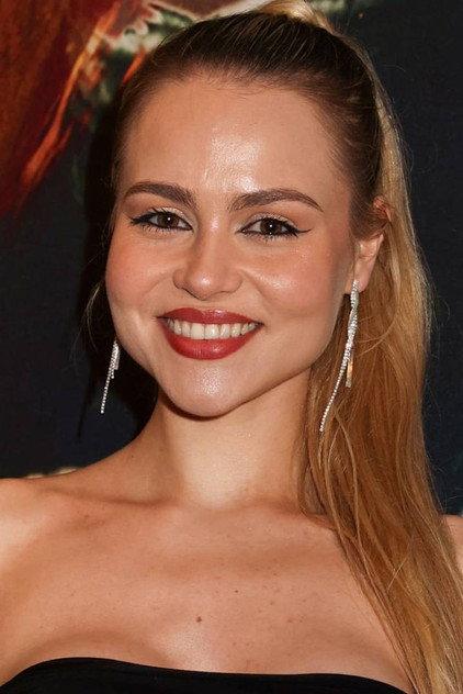 Karolina Ugrenyuk - Actor Profile Photo