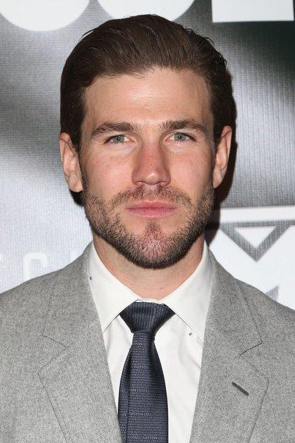Austin Stowell - Actor Profile Photo