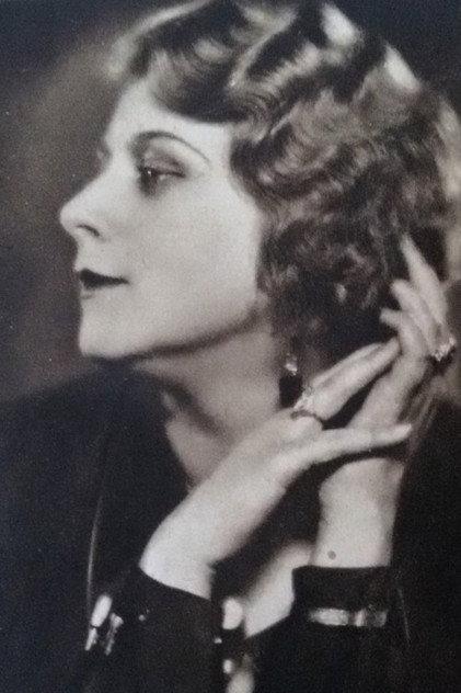 Nelly Gaierová - Actor Profile Photo