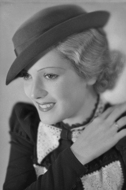 Dolly Mollinger - Actor Profile Photo
