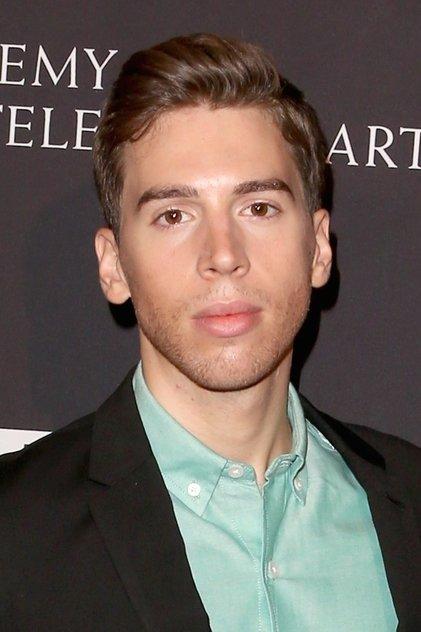 Jordan Gavaris - Actor Profile Photo