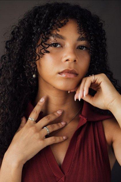 Simone Miller - Actor Profile Photo