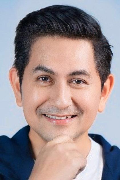 Bhanudej Vatanasuchart - Actor Profile Photo
