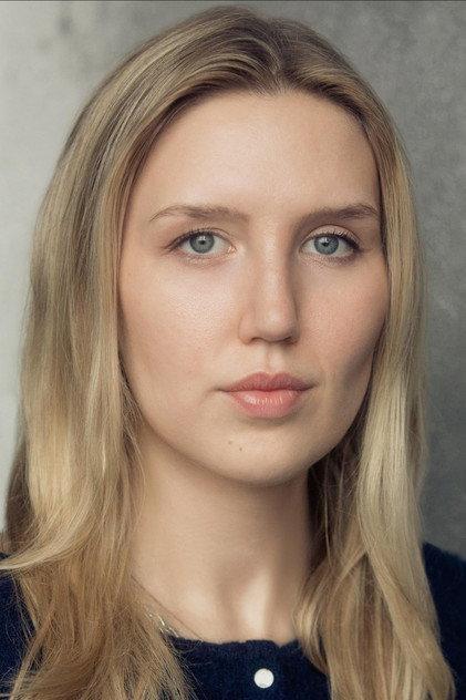 Cait Stuart - Actor Profile Photo