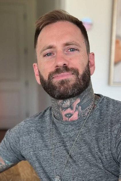 Jona Weinhofen - Actor Profile Photo