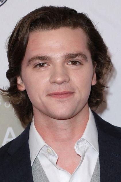 Joel Courtney - Actor Profile Photo