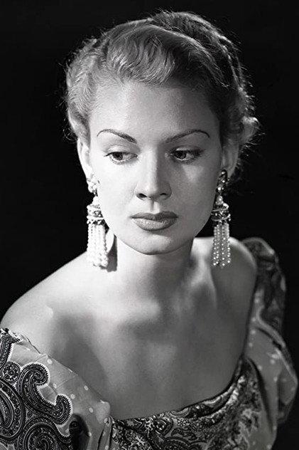 Renée Dumas - Actor Profile Photo