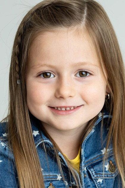 Margaux Vaillancourt - Actor Profile Photo