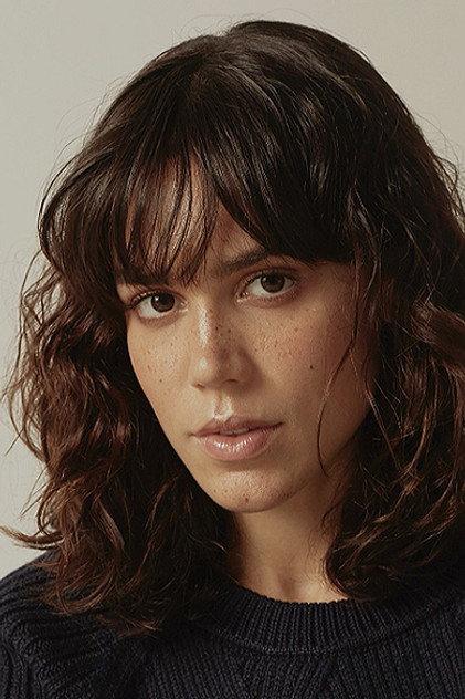 Carla Salle - Actor Profile Photo