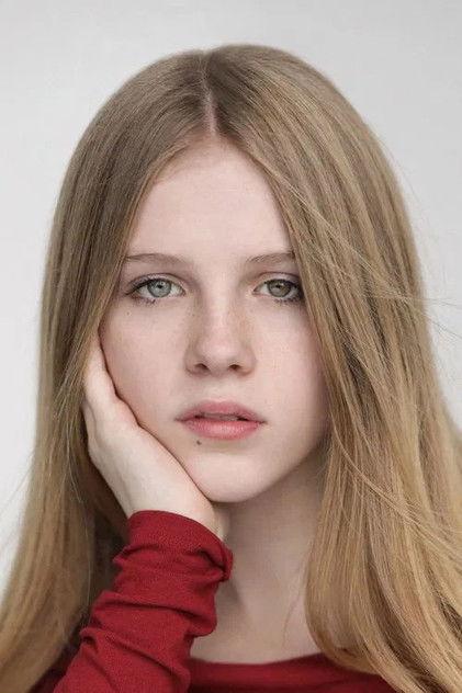Alyla Browne - Actor Profile Photo