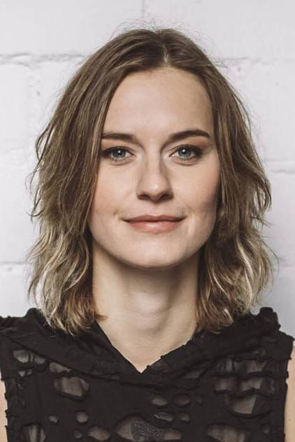 Yasi Hofer - Actor Profile Photo