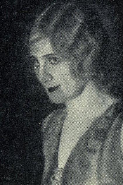 Agnes Straub - Actor Profile Photo