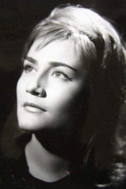 Flavia Buref - Actor Profile Photo