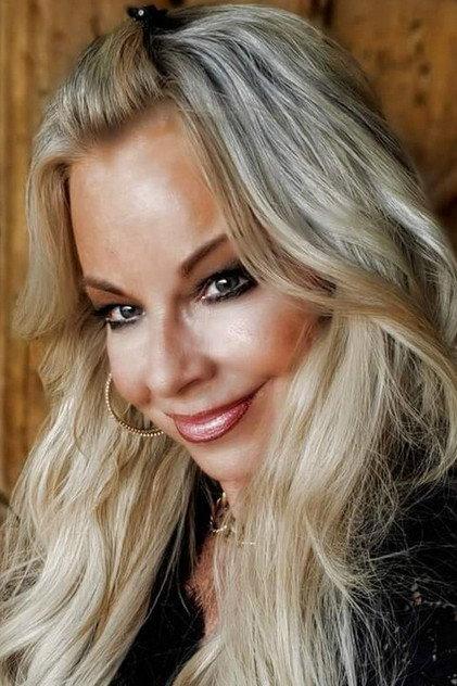 Elizabeth Reiners - Actor Profile Photo