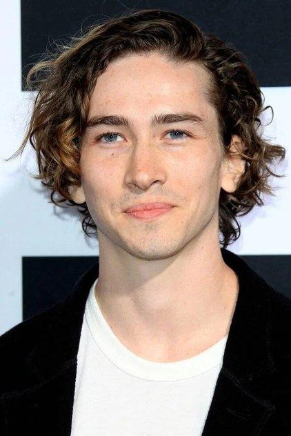 Dylan Arnold - Actor Profile Photo