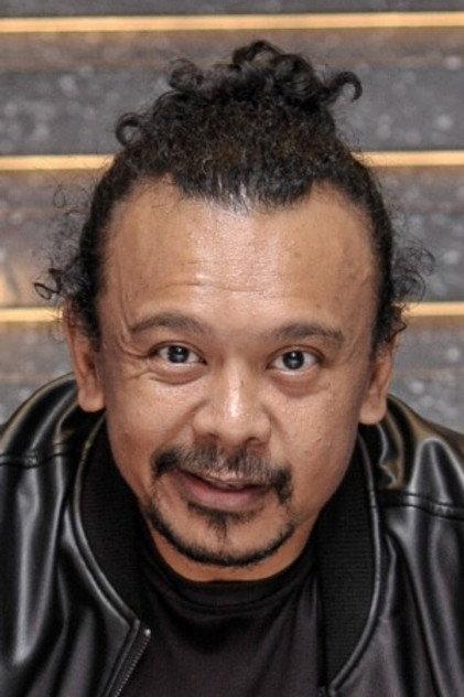 Cat Farish - Actor Profile Photo