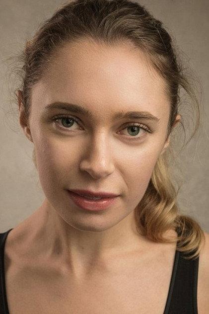 Lizzie Annis - Actor Profile Photo