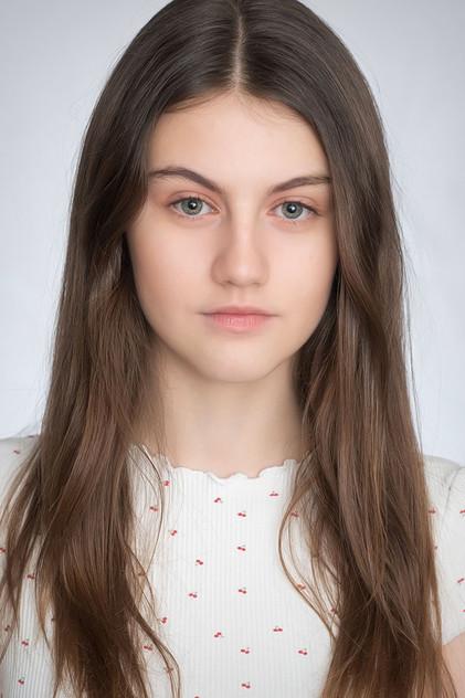 Stephanie Gil - Actor Profile Photo