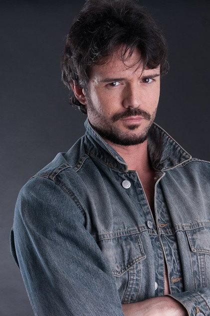 Toño Pantaleón - Actor Profile Photo