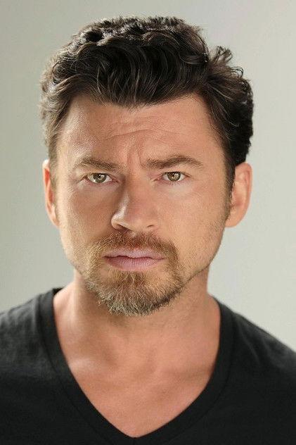 William Mark McCullough - Actor Profile Photo