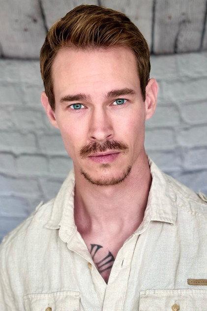 Aaron Cavette - Actor Profile Photo