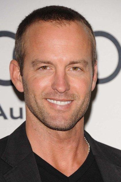 Gunner Wright - Actor Profile Photo