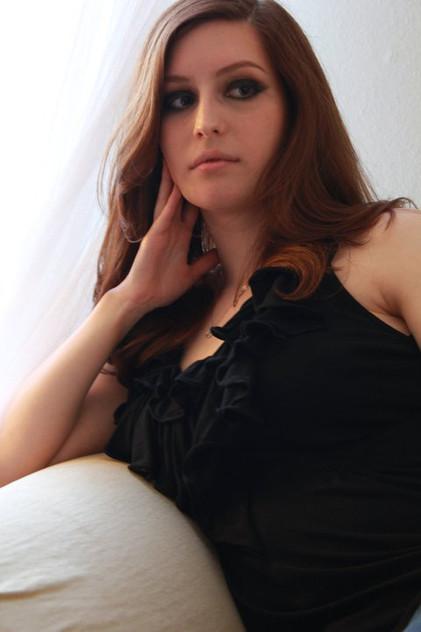 Sara Polton - Actor Profile Photo
