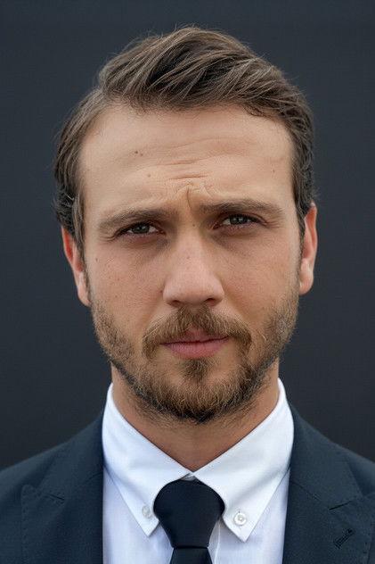 Aras Bulut İynemli - Actor Profile Photo