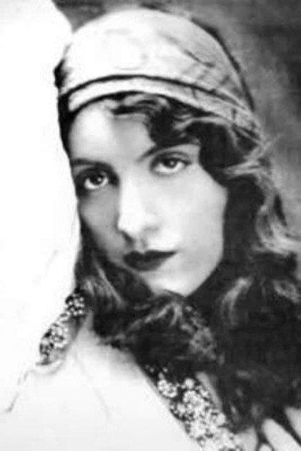 Eva Schnoor - Actor Profile Photo