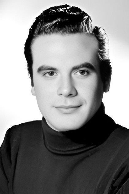 Fernando Casanova - Actor Profile Photo
