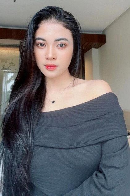 Devi Triana - Actor Profile Photo