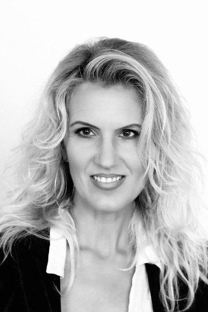 Lisa Barrett-Brown - Actor Profile Photo