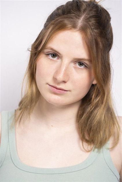 Chloé Barkoff-Gaillard - Actor Profile Photo