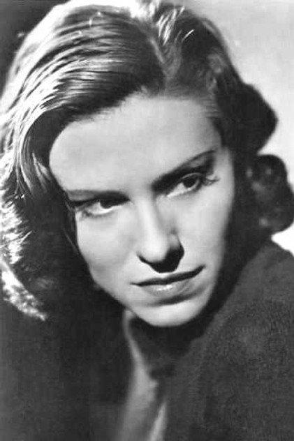 Anna Dammann - Actor Profile Photo