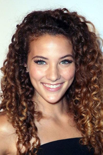 Sofie Dossi - Actor Profile Photo