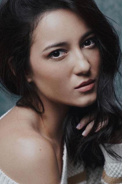 Julie Estelle - Actor Profile Photo
