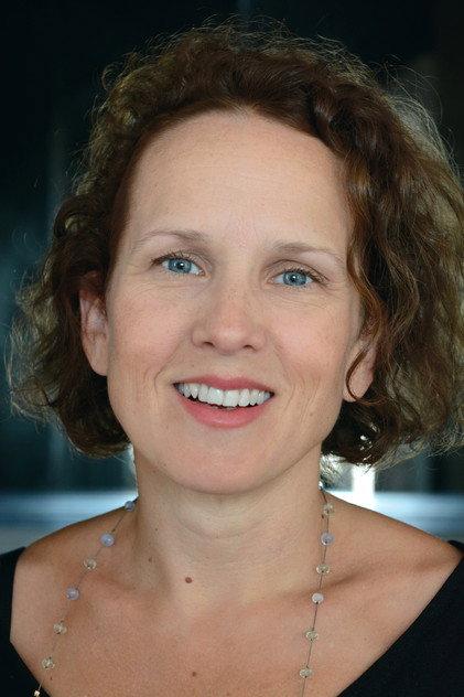 Jennifer Dundas - Actor Profile Photo