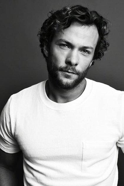 Kyle Schmid - Actor Profile Photo