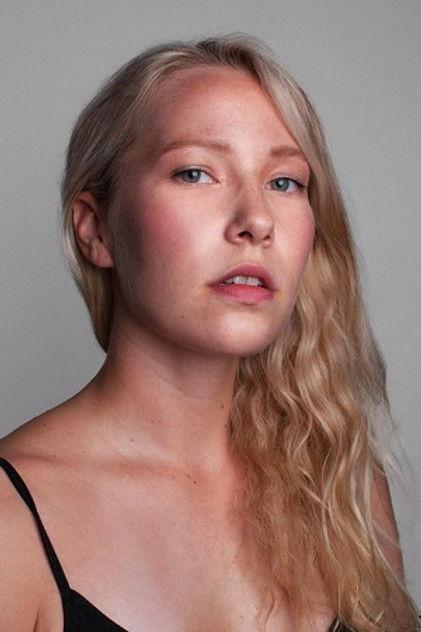 Elina Saarela - Actor Profile Photo