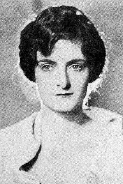 Maxine Elliott Hicks - Actor Profile Photo