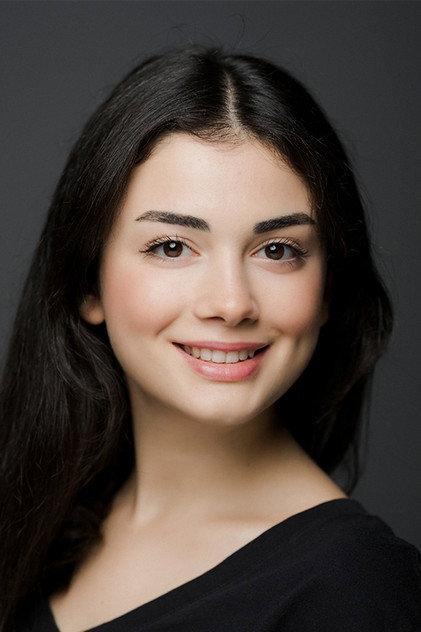 Özge Yağız - Actor Profile Photo